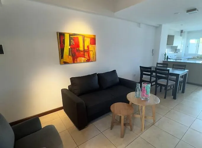 Departamento Bien Ubicado, Espacio Amplio Y Con Terraza