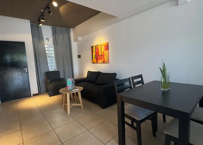Departamento Bien Ubicado, Espacio Amplio Y Con Terraza