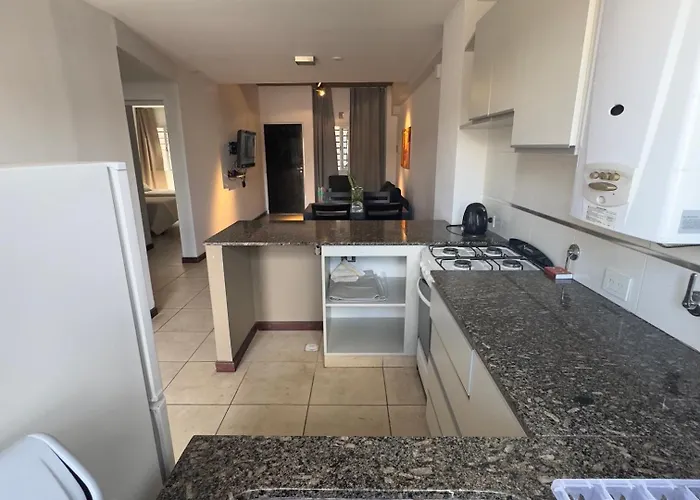 Departamento Bien Ubicado, Espacio Amplio Y Con Terraza