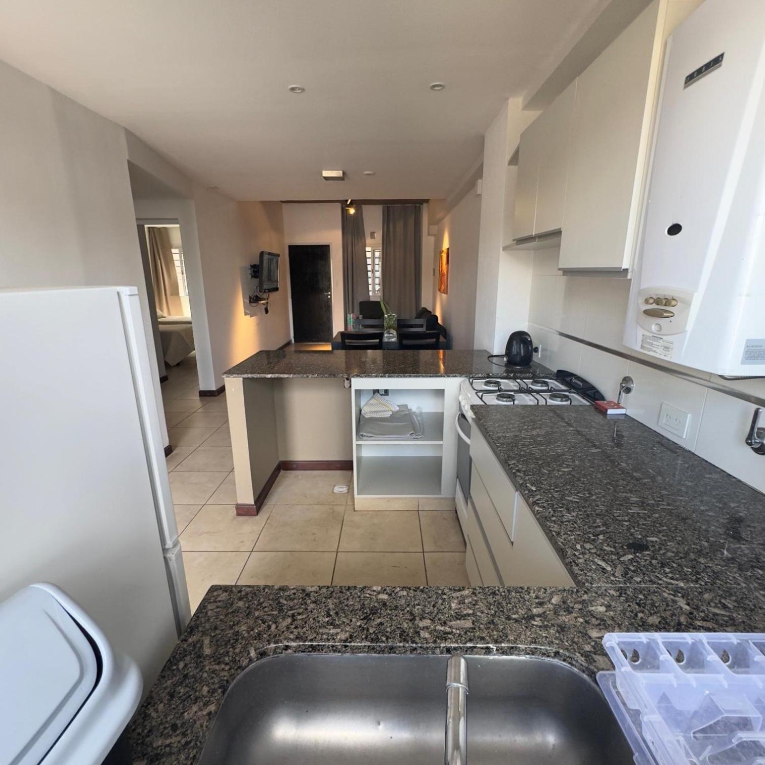 Departamento Bien Ubicado, Espacio Amplio Y Con Terraza
